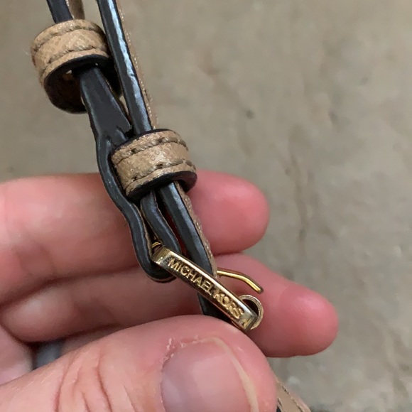 Michael kors cross body - Picture 15 of 16